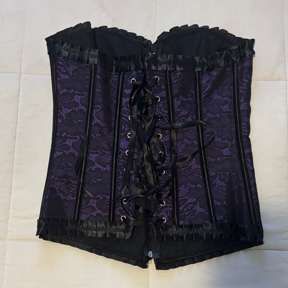 Elegant Purple Lace Corset - Picture 3 of 4